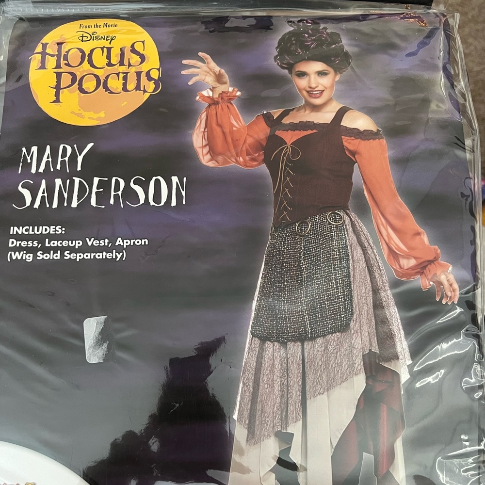 Hocus Pocus- Mary Sanderson Costume w/ wig and cape